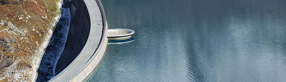 Staumauer und Lac de Moiry.